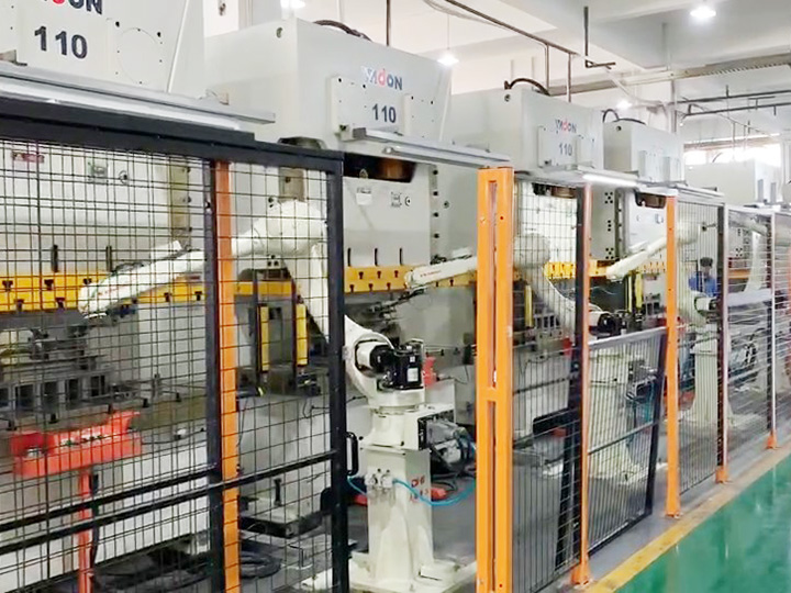 Robot automatic loading and unloading of materials