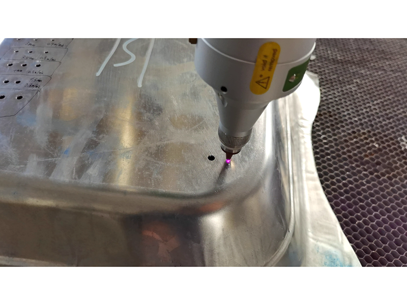 Small circle cutting machine